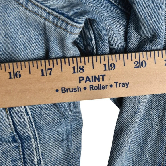 Blank NYC || Denim Jean Jacket Cropped Hem Classic Trucker Size Large - Picture 13 of 14